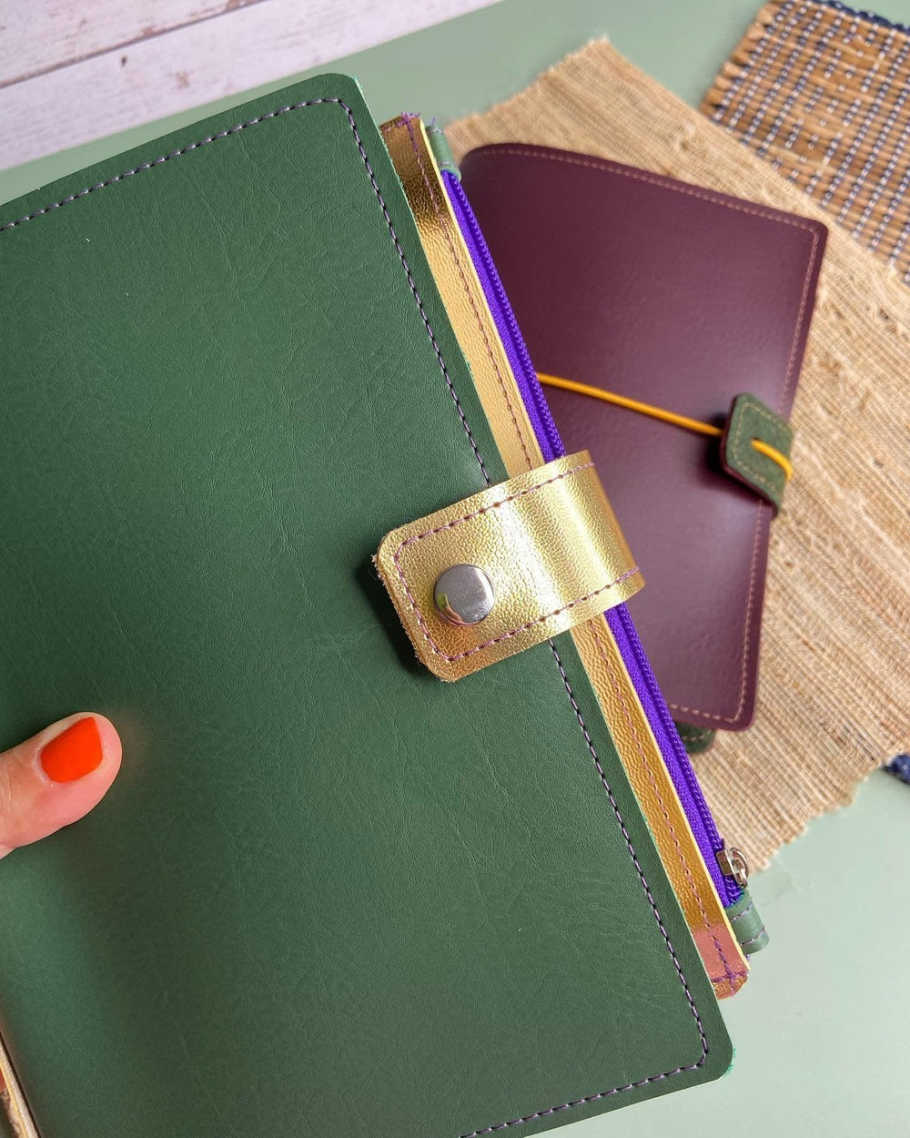 Capa com Elásticos . Alecrim - Sônia Rondon