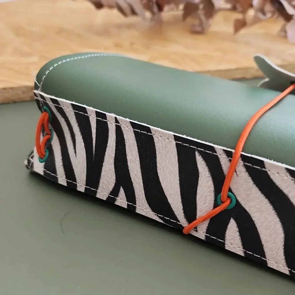 Capa com Elásticos . Alecrim - Sônia Rondon