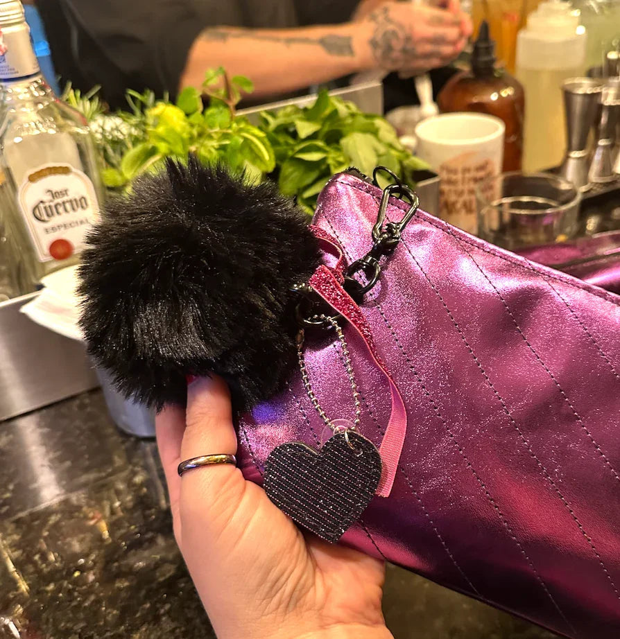 Chaveiro PomPom Preto | Edição Limitada Metaverso - Sônia Rondon